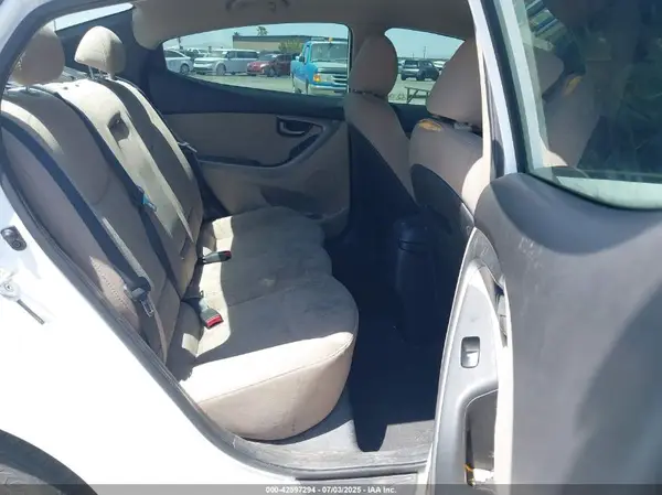 5NPDH4AE3GH659568 2016 HYUNDAI ELANTRA - Image 8