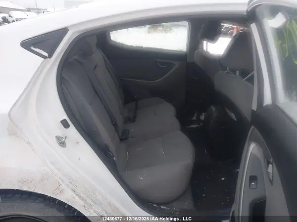 5NPDH4AE3GH661756 2016 HYUNDAI ELANTRA - Image 8