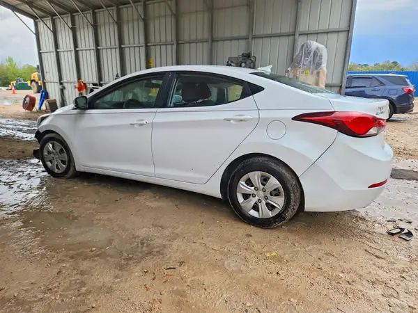 5NPDH4AE3GH665144 2016 HYUNDAI ELANTRA - Image 2