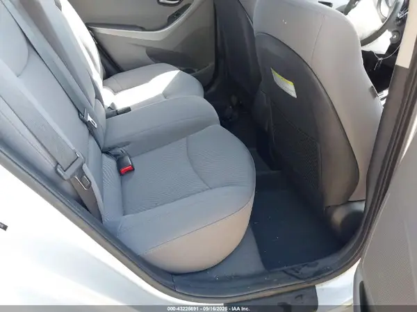 5NPDH4AE3GH666410 2016 HYUNDAI ELANTRA - Image 8