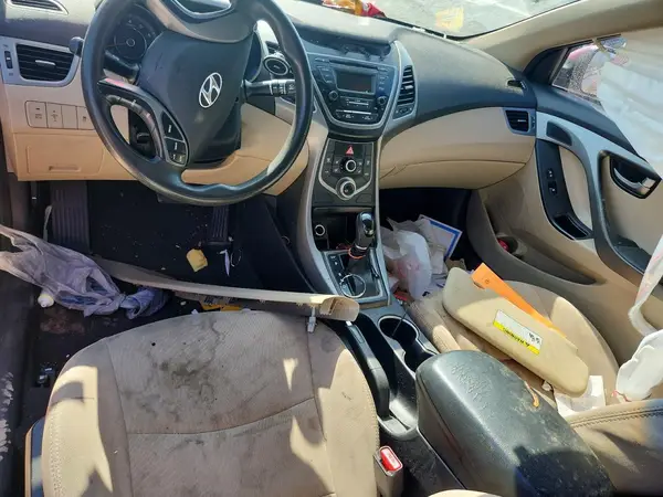 5NPDH4AE3GH667928 2016 HYUNDAI ELANTRA - Image 8