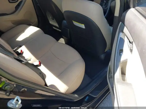 5NPDH4AE3GH668433 2016 HYUNDAI ELANTRA - Image 8
