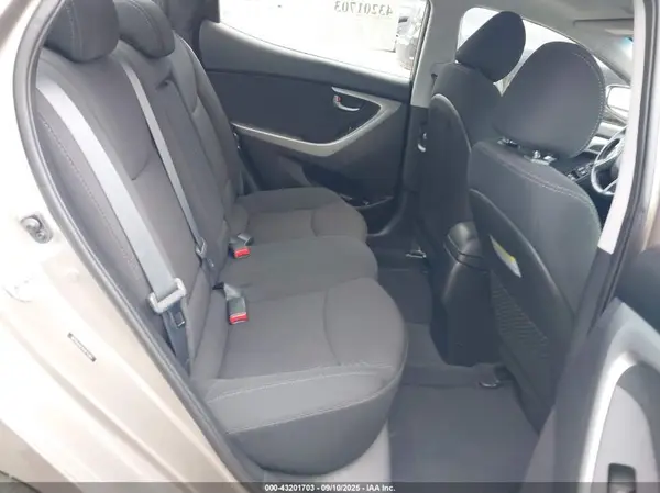 5NPDH4AE3GH675303 2016 HYUNDAI ELANTRA - Image 8