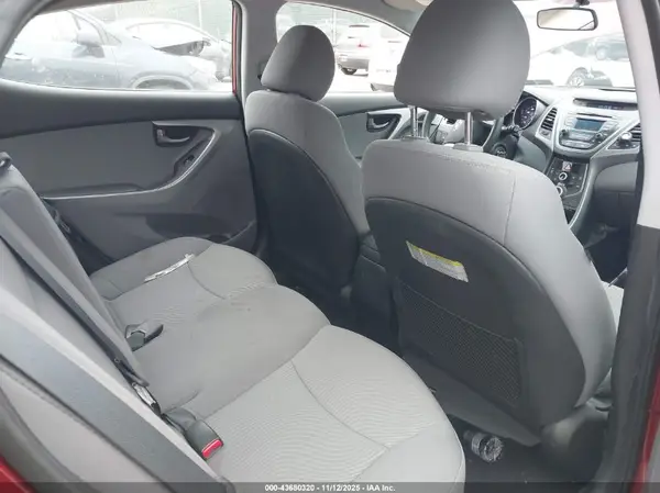 5NPDH4AE3GH683675 2016 HYUNDAI ELANTRA - Image 8