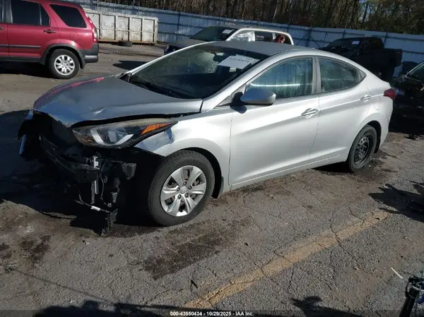5NPDH4AE3GH683787 2016 HYUNDAI ELANTRA - Image 2
