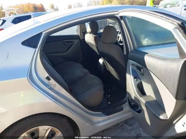 5NPDH4AE3GH683787 2016 HYUNDAI ELANTRA - Image 8