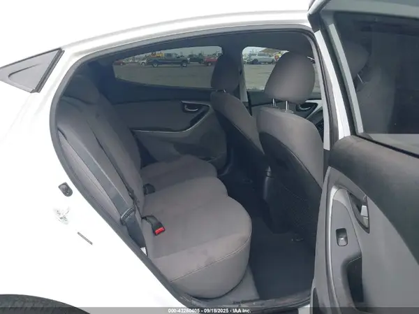 5NPDH4AE3GH687161 2016 HYUNDAI ELANTRA - Image 8