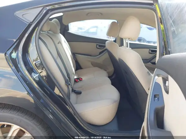5NPDH4AE3GH688908 2016 HYUNDAI ELANTRA - Image 8