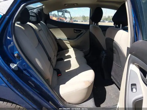 5NPDH4AE3GH689931 2016 HYUNDAI ELANTRA - Image 8