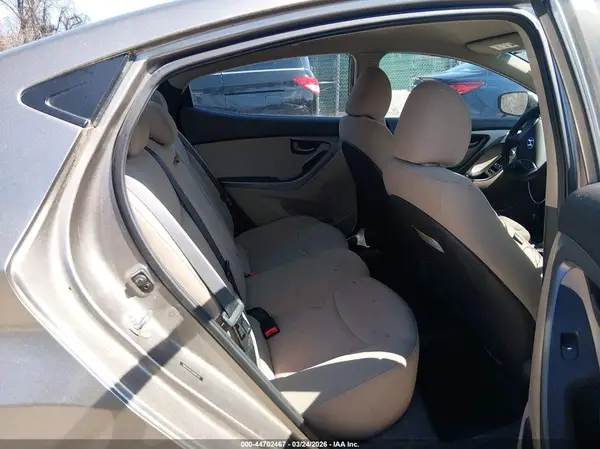 5NPDH4AE3GH691310 2016 HYUNDAI ELANTRA - Image 8