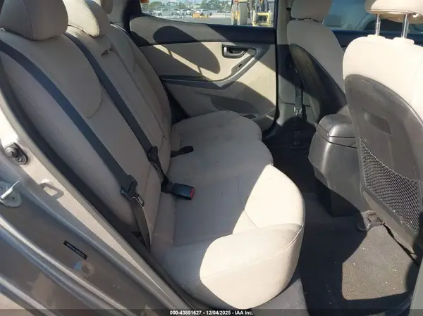 5NPDH4AE3GH692702 2016 HYUNDAI ELANTRA - Image 8