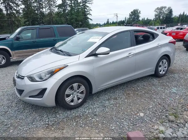 5NPDH4AE3GH692876 2016 HYUNDAI ELANTRA - Image 2