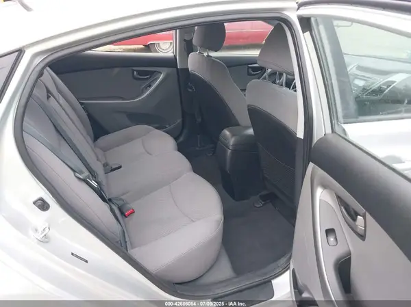 5NPDH4AE3GH692876 2016 HYUNDAI ELANTRA - Image 8
