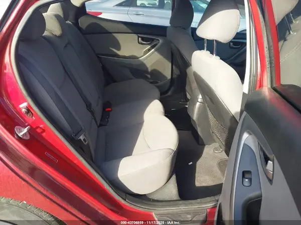 5NPDH4AE3GH693686 2016 HYUNDAI ELANTRA - Image 8
