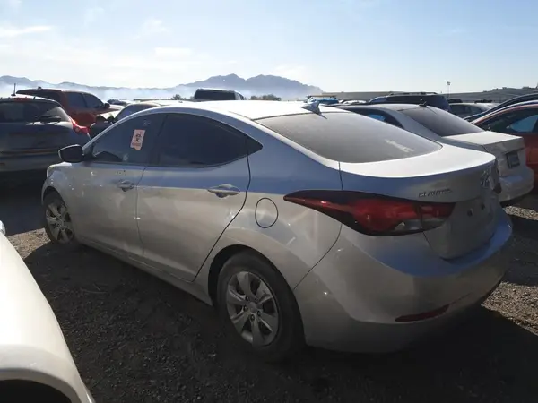 5NPDH4AE3GH699472 2016 HYUNDAI ELANTRA - Image 2