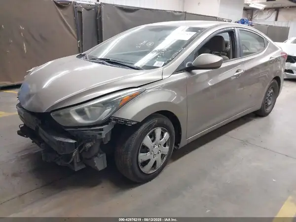 5NPDH4AE3GH700877 2016 HYUNDAI ELANTRA - Image 2