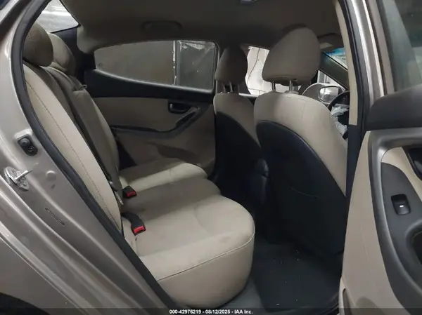 5NPDH4AE3GH700877 2016 HYUNDAI ELANTRA - Image 8
