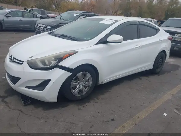 5NPDH4AE3GH703228 2016 HYUNDAI ELANTRA - Image 2