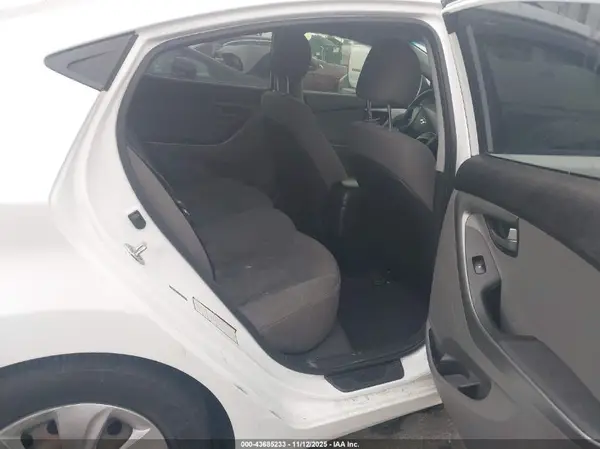 5NPDH4AE3GH703228 2016 HYUNDAI ELANTRA - Image 8