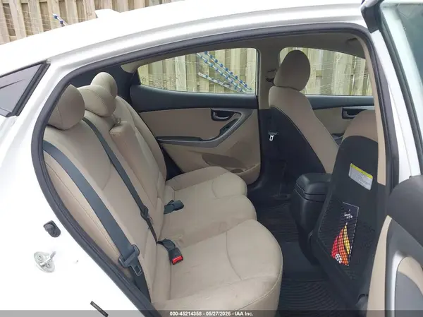 5NPDH4AE3GH711863 2016 HYUNDAI ELANTRA - Image 8