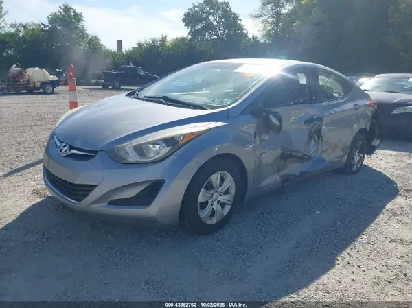 5NPDH4AE3GH712303 2016 HYUNDAI ELANTRA - Image 2