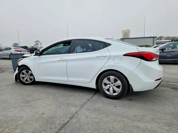 5NPDH4AE3GH713810 2016 HYUNDAI ELANTRA - Image 2