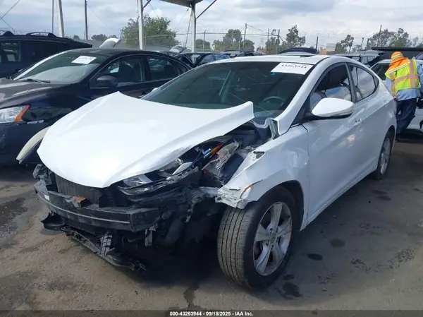 5NPDH4AE3GH713824 2016 HYUNDAI ELANTRA - Image 2