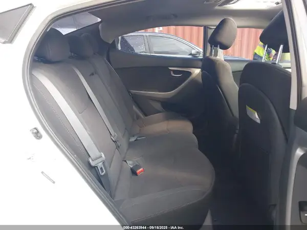 5NPDH4AE3GH713824 2016 HYUNDAI ELANTRA - Image 8