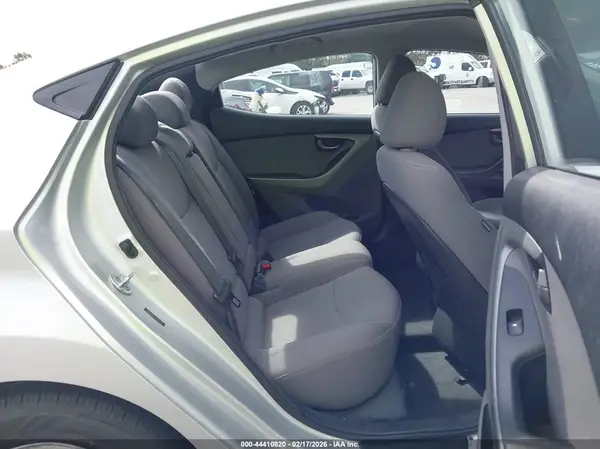 5NPDH4AE3GH715508 2016 HYUNDAI ELANTRA - Image 8