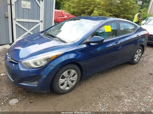 5NPDH4AE3GH715556 2016 HYUNDAI ELANTRA - Image 2