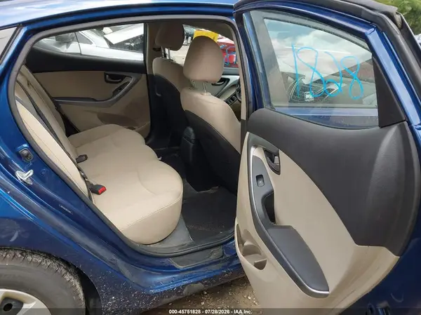 5NPDH4AE3GH715556 2016 HYUNDAI ELANTRA - Image 8