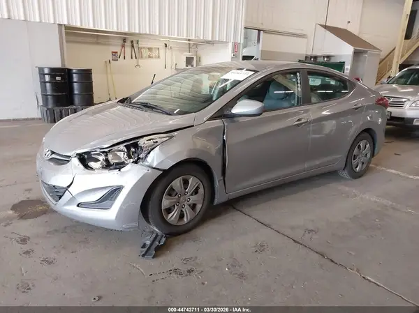5NPDH4AE3GH715962 2016 HYUNDAI ELANTRA - Image 2