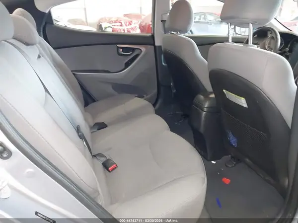 5NPDH4AE3GH715962 2016 HYUNDAI ELANTRA - Image 8