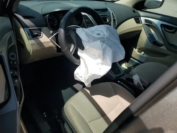 5NPDH4AE3GH719686 2016 HYUNDAI ELANTRA - Image 8