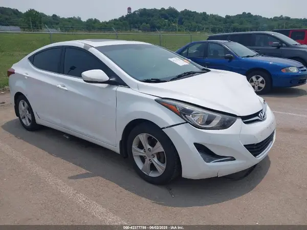 5NPDH4AE3GH724824 2016 HYUNDAI ELANTRA - Image 1