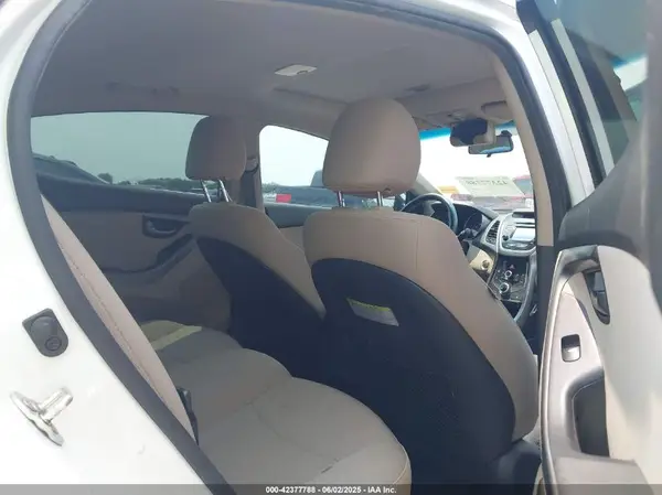 5NPDH4AE3GH724824 2016 HYUNDAI ELANTRA - Image 8