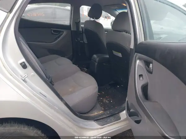 5NPDH4AE3GH727965 2016 HYUNDAI ELANTRA - Image 8