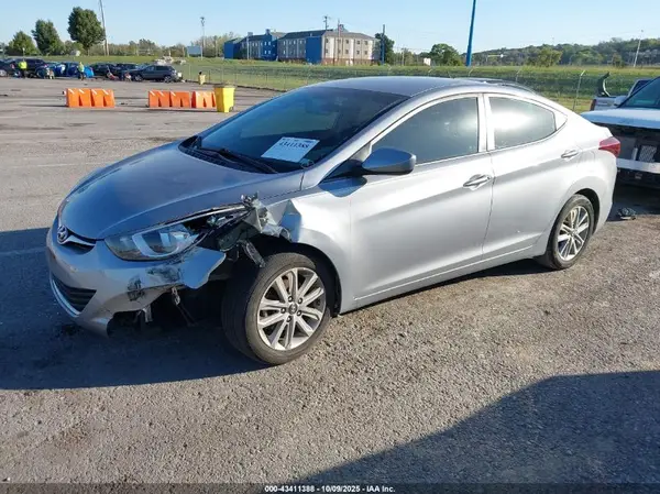 5NPDH4AE3GH729909 2016 HYUNDAI ELANTRA - Image 2