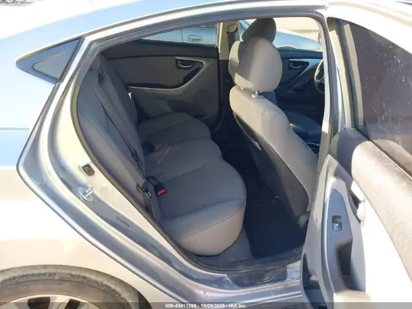 5NPDH4AE3GH729909 2016 HYUNDAI ELANTRA - Image 8