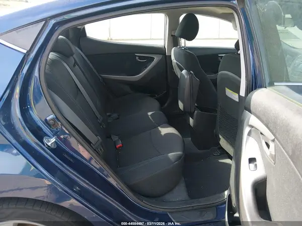 5NPDH4AE3GH733829 2016 HYUNDAI ELANTRA - Image 8