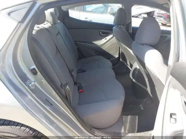 5NPDH4AE3GH733913 2016 HYUNDAI ELANTRA - Image 8