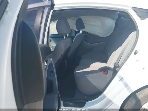 5NPDH4AE3GH734527 2016 HYUNDAI ELANTRA - Image 8