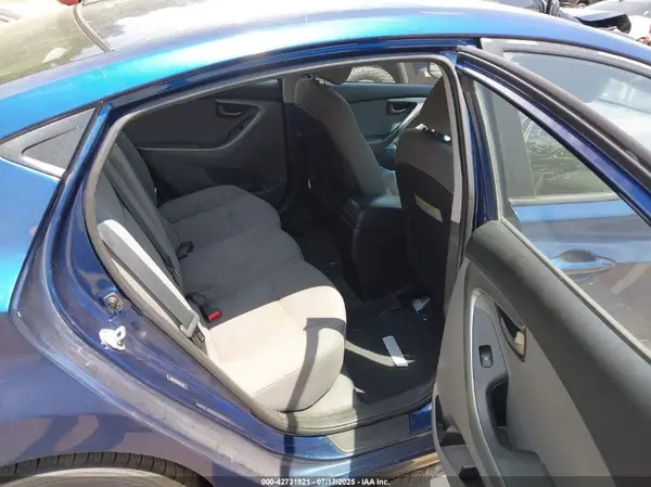 5NPDH4AE3GH735757 2016 HYUNDAI ELANTRA - Image 8