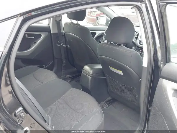 5NPDH4AE3GH738707 2016 HYUNDAI ELANTRA - Image 8