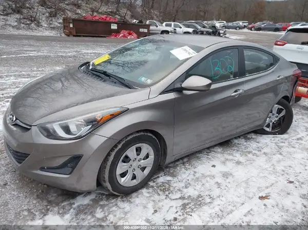 5NPDH4AE3GH738965 2016 HYUNDAI ELANTRA - Image 2