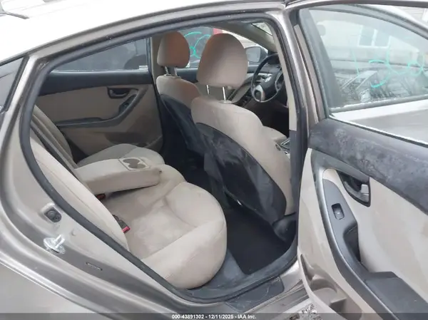 5NPDH4AE3GH738965 2016 HYUNDAI ELANTRA - Image 8