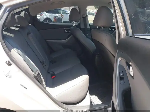 5NPDH4AE3GH742790 2016 HYUNDAI ELANTRA - Image 8