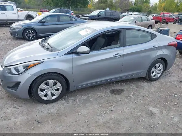5NPDH4AE3GH743079 2016 HYUNDAI ELANTRA - Image 2