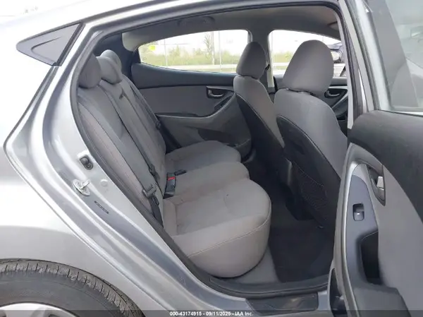 5NPDH4AE3GH743079 2016 HYUNDAI ELANTRA - Image 8