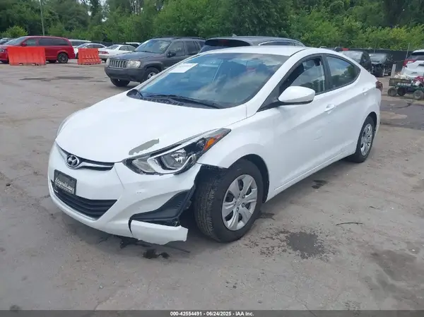 5NPDH4AE3GH745592 2016 HYUNDAI ELANTRA - Image 2